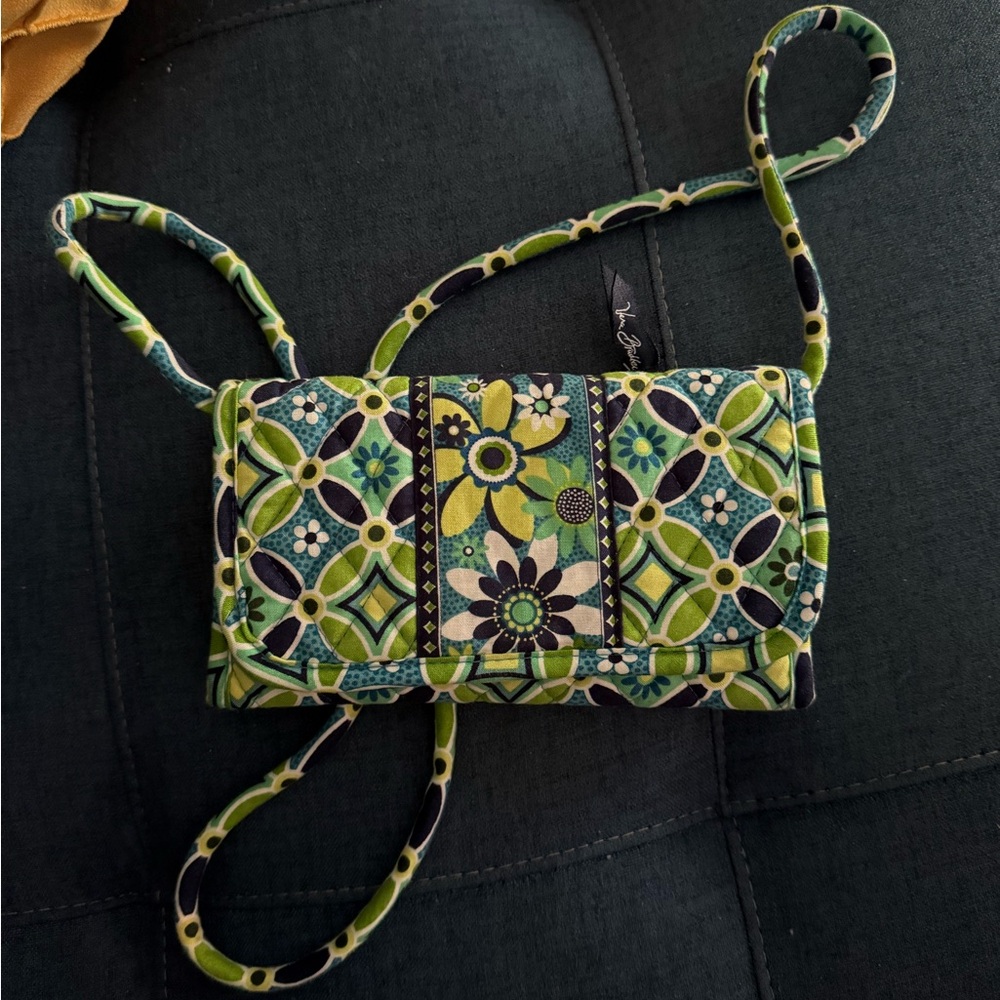 EUC Vera Bradley Retired Daisy Daisy Crossbody